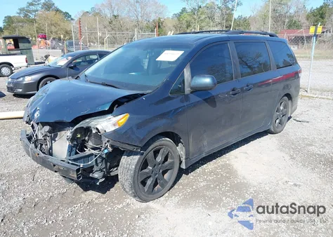 2012 Toyota Sienna Se 8 Passenger z USA, uszkodzony, nr VIN 5TDXK3DC5CS188773